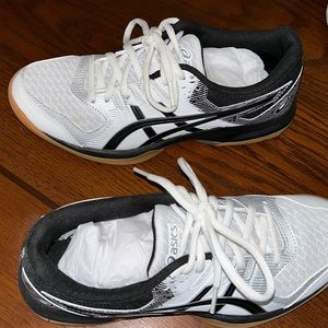 NEVER WORN Asics Gel-Rocket Volleyball shoes. Size 8. Perfect Condition.